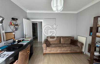 Bornova Royal O. Akbulut Sitesi'nde Havuzlu 3+1 Satılık Daire