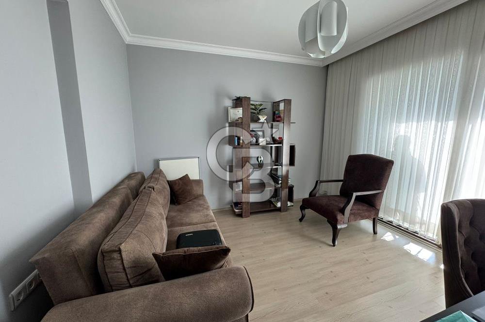 Bornova Royal O. Akbulut Sitesi'nde Havuzlu 3+1 Satılık Daire