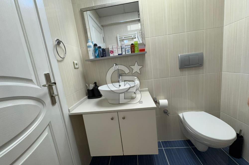 Bornova Royal O. Akbulut Sitesi'nde Havuzlu 3+1 Satılık Daire