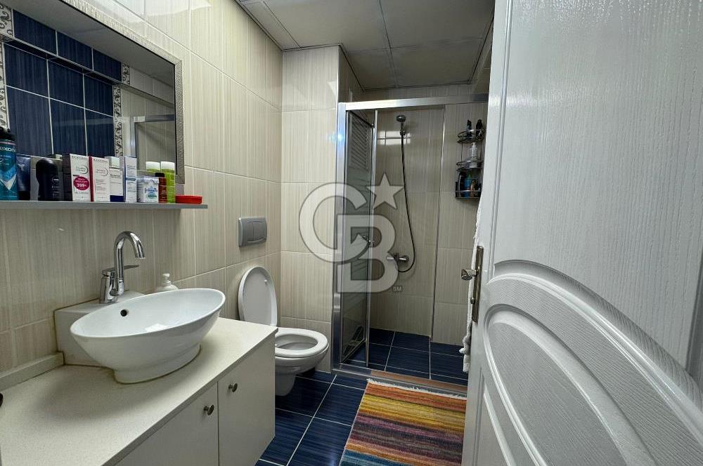 Bornova Royal O. Akbulut Sitesi'nde Havuzlu 3+1 Satılık Daire
