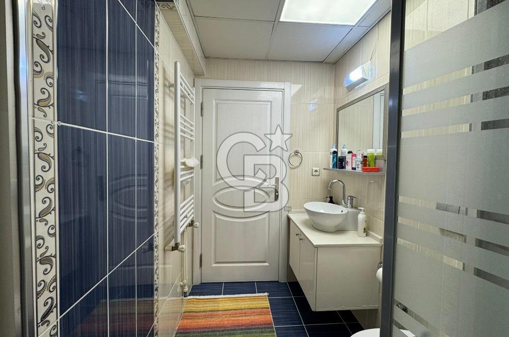 Bornova Royal O. Akbulut Sitesi'nde Havuzlu 3+1 Satılık Daire