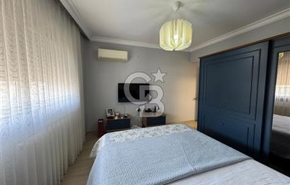 Bornova Royal O. Akbulut Sitesi'nde Havuzlu 3+1 Satılık Daire