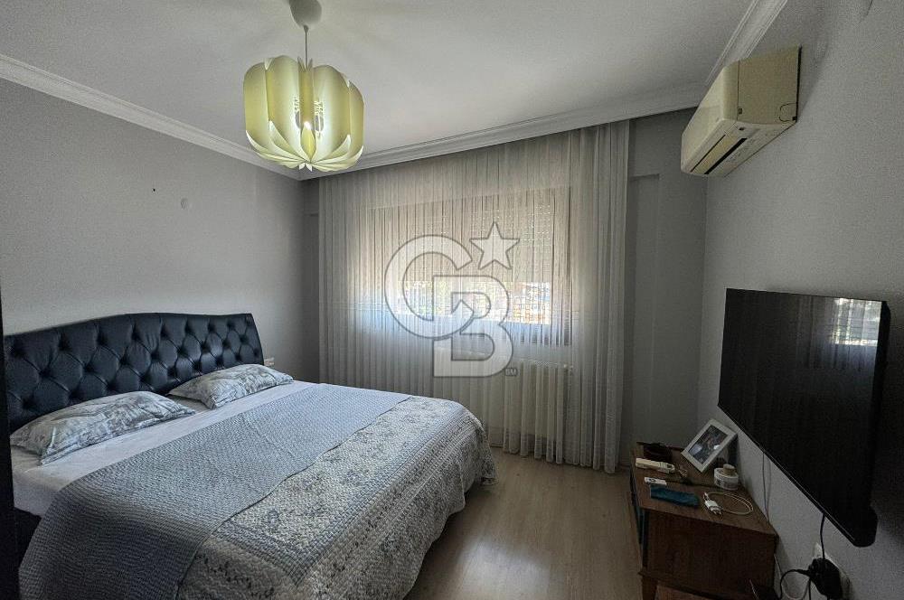 Bornova Royal O. Akbulut Sitesi'nde Havuzlu 3+1 Satılık Daire