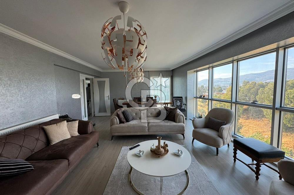 Bornova Royal O. Akbulut Sitesi'nde Havuzlu 3+1 Satılık Daire