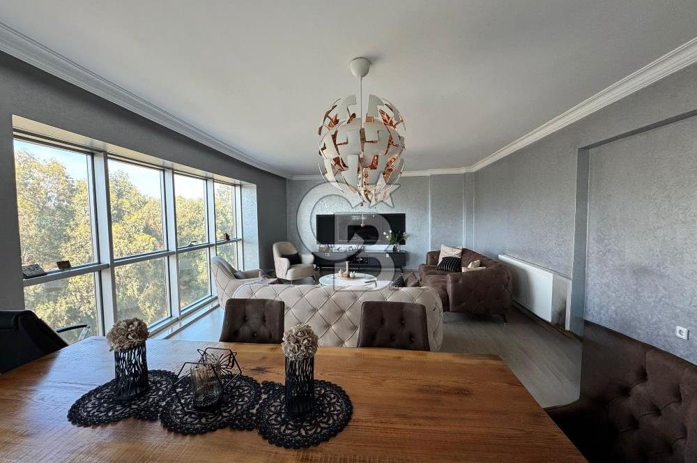 Bornova Royal O. Akbulut Sitesi'nde Havuzlu 3+1 Satılık Daire