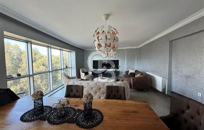 Bornova Royal O. Akbulut Sitesi'nde Havuzlu 3+1 Satılık Daire