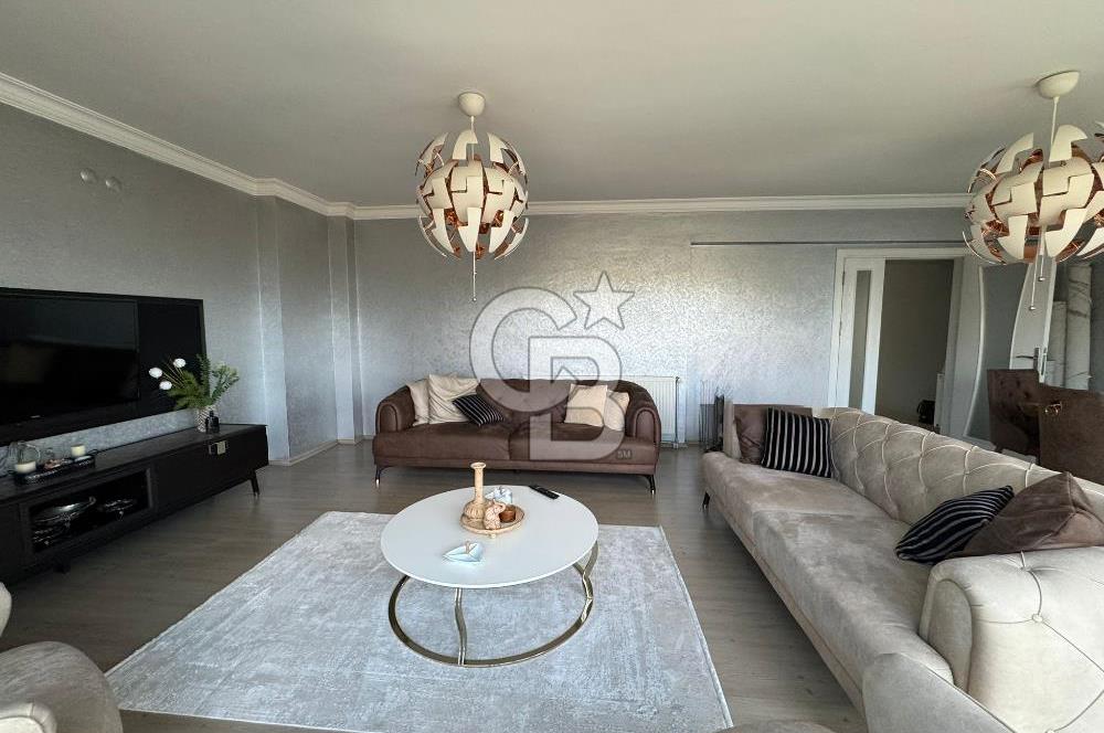 Bornova Royal O. Akbulut Sitesi'nde Havuzlu 3+1 Satılık Daire