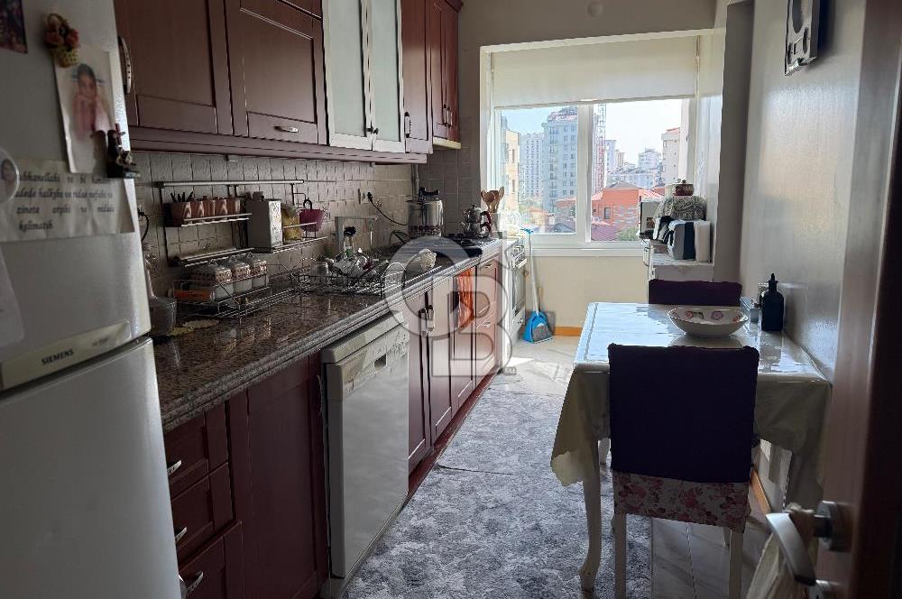KOZYATAĞI’NDA YEŞİLLİKLER İÇİNDE BAKIMLI 3+1 SATILIK DAİRE