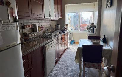 KOZYATAĞI’NDA YEŞİLLİKLER İÇİNDE BAKIMLI 3+1 SATILIK DAİRE