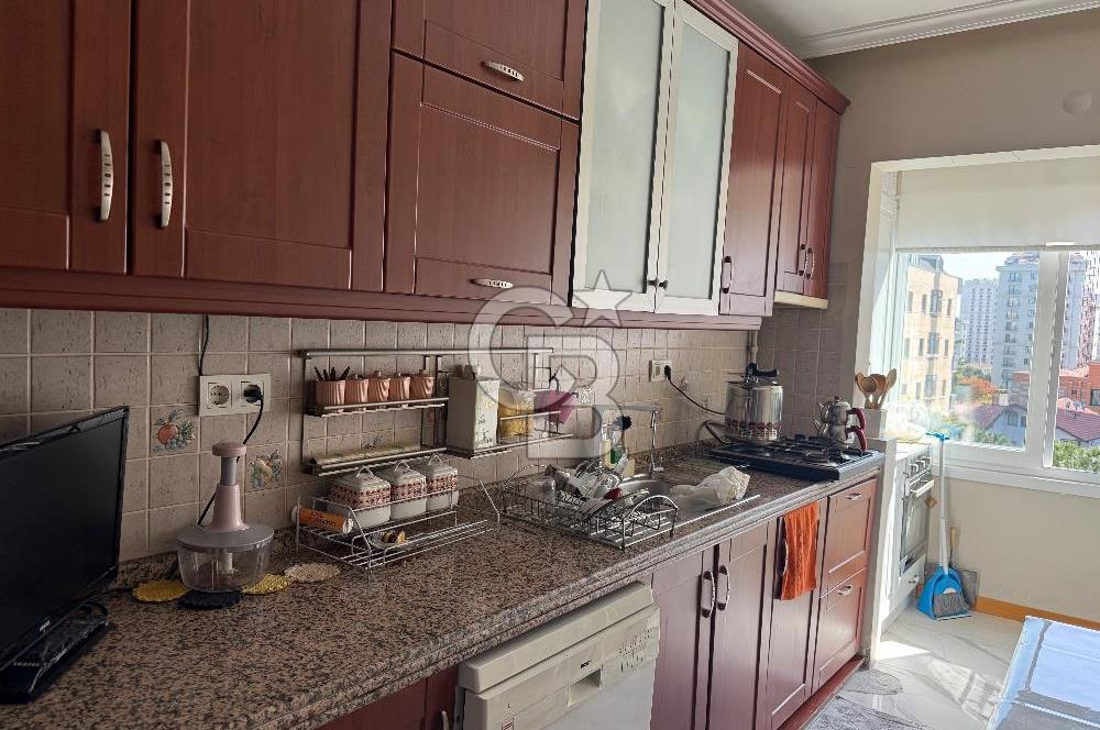 KOZYATAĞI’NDA YEŞİLLİKLER İÇİNDE BAKIMLI 3+1 SATILIK DAİRE