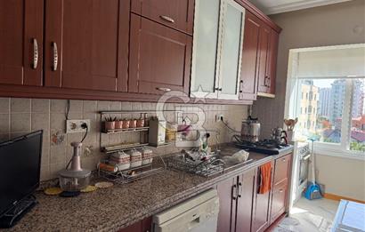 KOZYATAĞI’NDA YEŞİLLİKLER İÇİNDE BAKIMLI 3+1 SATILIK DAİRE