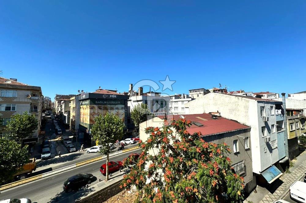 MAHMUTBEY MEYDAN'DA MERKEZİ KONUMDA 2+1 SATILIK DAİRE
