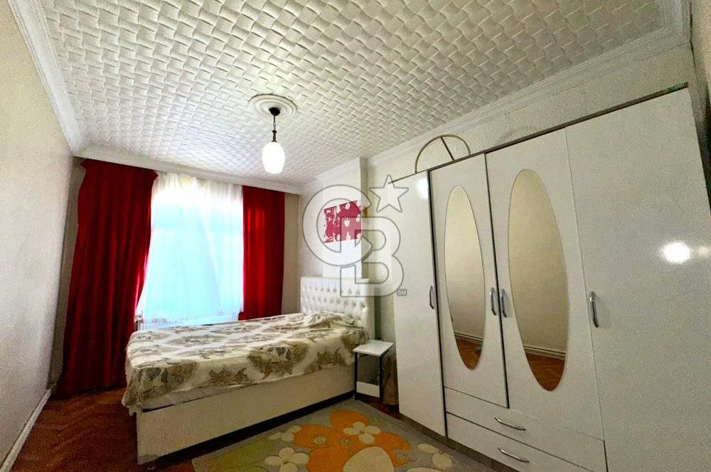 MAHMUTBEY MEYDAN'DA MERKEZİ KONUMDA 2+1 SATILIK DAİRE