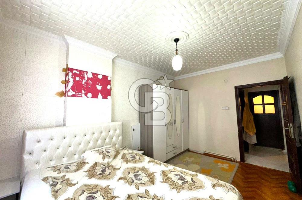 MAHMUTBEY MEYDAN'DA MERKEZİ KONUMDA 2+1 SATILIK DAİRE
