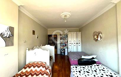 MAHMUTBEY MEYDAN'DA MERKEZİ KONUMDA 2+1 SATILIK DAİRE