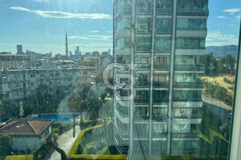 Bornova Royal O. Akbulut Sitesi'nde Havuzlu 3+1 Satılık Daire