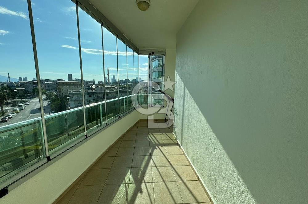 Bornova Royal O. Akbulut Sitesi'nde Havuzlu 3+1 Satılık Daire