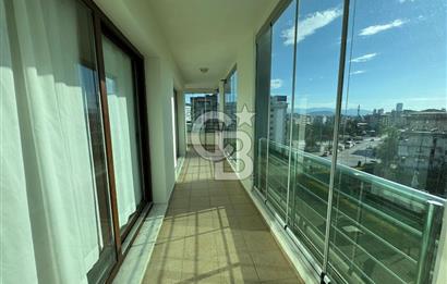 Bornova Royal O. Akbulut Sitesi'nde Havuzlu 3+1 Satılık Daire