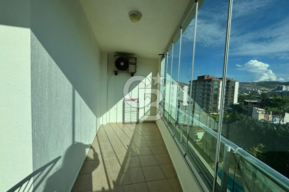 Bornova Royal O. Akbulut Sitesi'nde Havuzlu 3+1 Satılık Daire