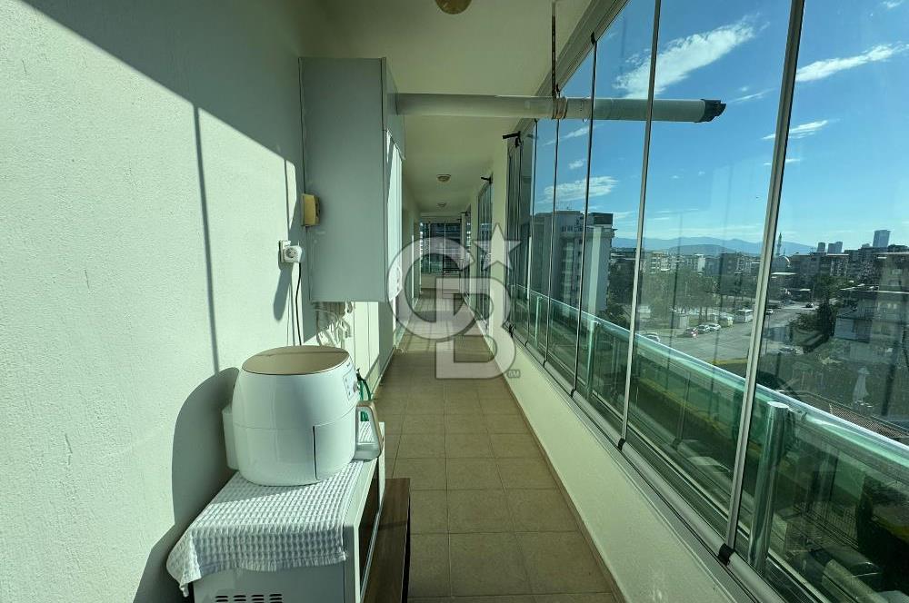 Bornova Royal O. Akbulut Sitesi'nde Havuzlu 3+1 Satılık Daire