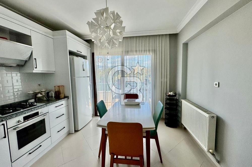 Bornova Royal O. Akbulut Sitesi'nde Havuzlu 3+1 Satılık Daire