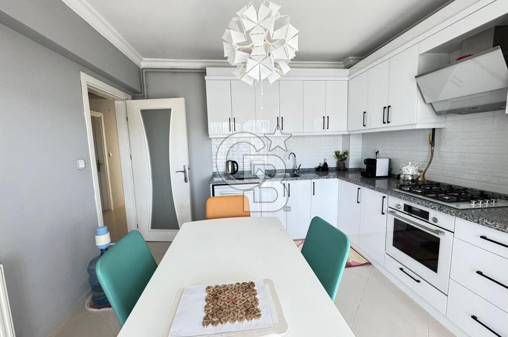 Bornova Royal O. Akbulut Sitesi'nde Havuzlu 3+1 Satılık Daire