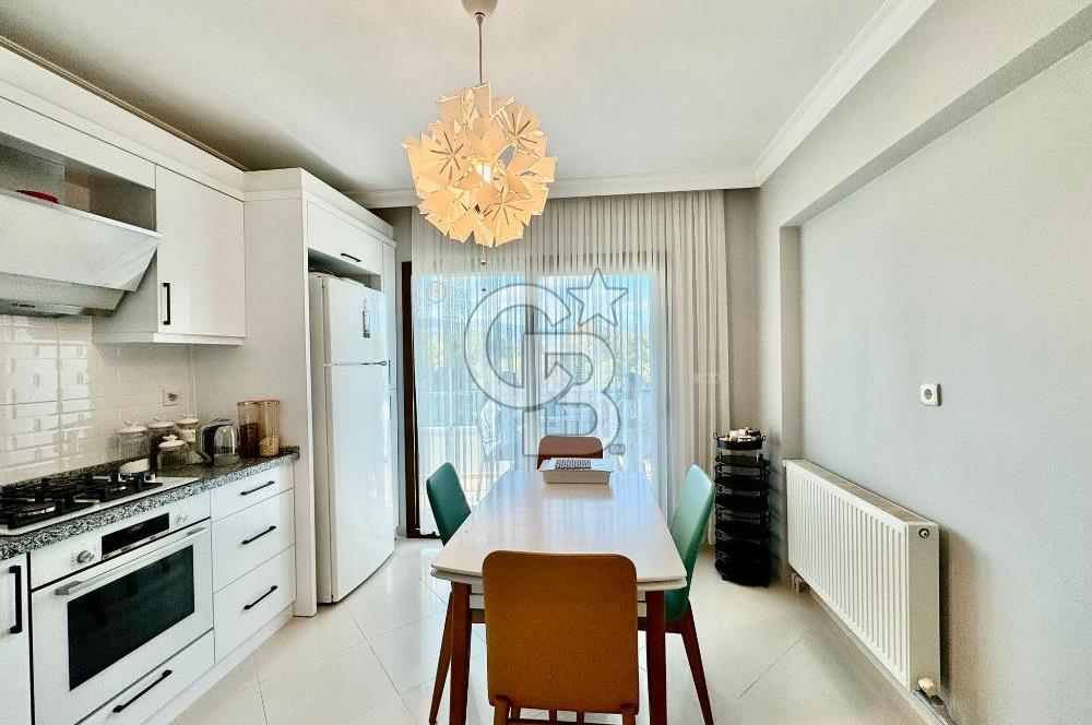 Bornova Royal O. Akbulut Sitesi'nde Havuzlu 3+1 Satılık Daire