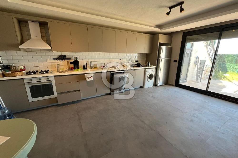 Karaburun Kamukent Sitesi 4+1 Eşyalı Kiralık Tripleks Villa