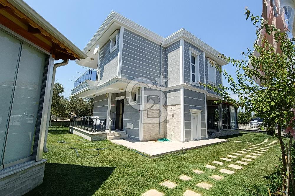 SAHİLKENT'TE PLAJIN KARŞISINDA HAVUZLU LÜKS VİLLA!