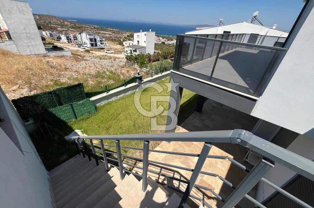 Karaburun Kamukent Sitesi 4+1 Eşyalı Kiralık Tripleks Villa