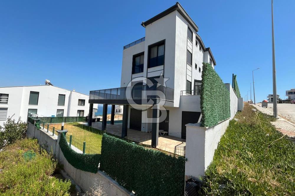 Karaburun Kamukent Sitesi 4+1 Eşyalı Kiralık Tripleks Villa