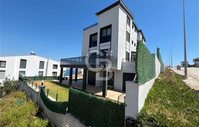 Karaburun Kamukent Sitesi 4+1 Eşyalı Kiralık Tripleks Villa