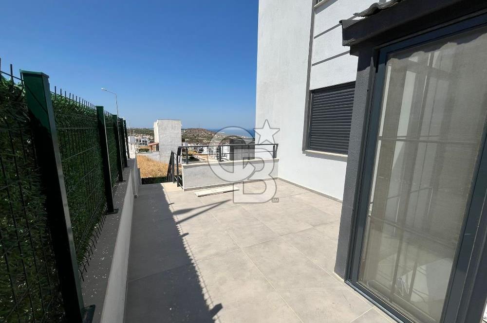 Karaburun Kamukent Sitesi 4+1 Eşyalı Kiralık Tripleks Villa