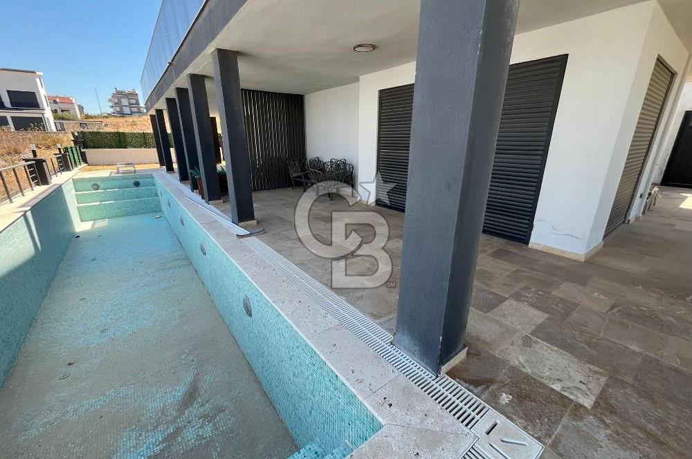 Karaburun Kamukent Sitesi 4+1 Eşyalı Kiralık Tripleks Villa
