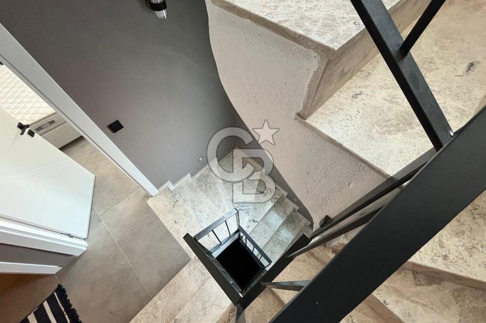 Karaburun Kamukent Sitesi 4+1 Eşyalı Kiralık Tripleks Villa