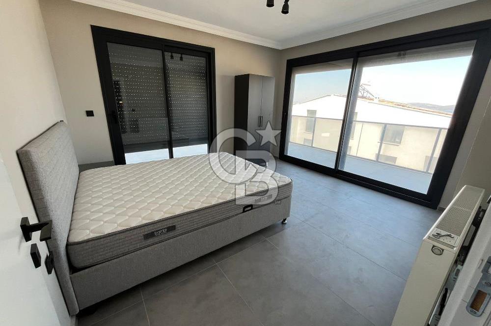Karaburun Kamukent Sitesi 4+1 Eşyalı Kiralık Tripleks Villa