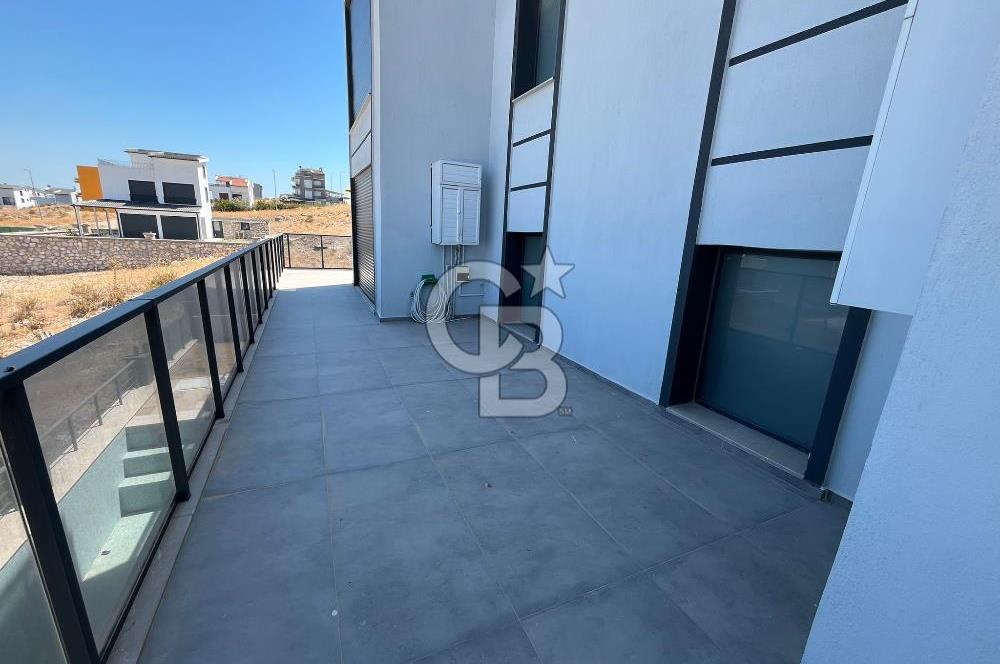Karaburun Kamukent Sitesi 4+1 Eşyalı Kiralık Tripleks Villa