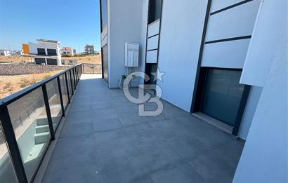 Karaburun Kamukent Sitesi 4+1 Eşyalı Kiralık Tripleks Villa