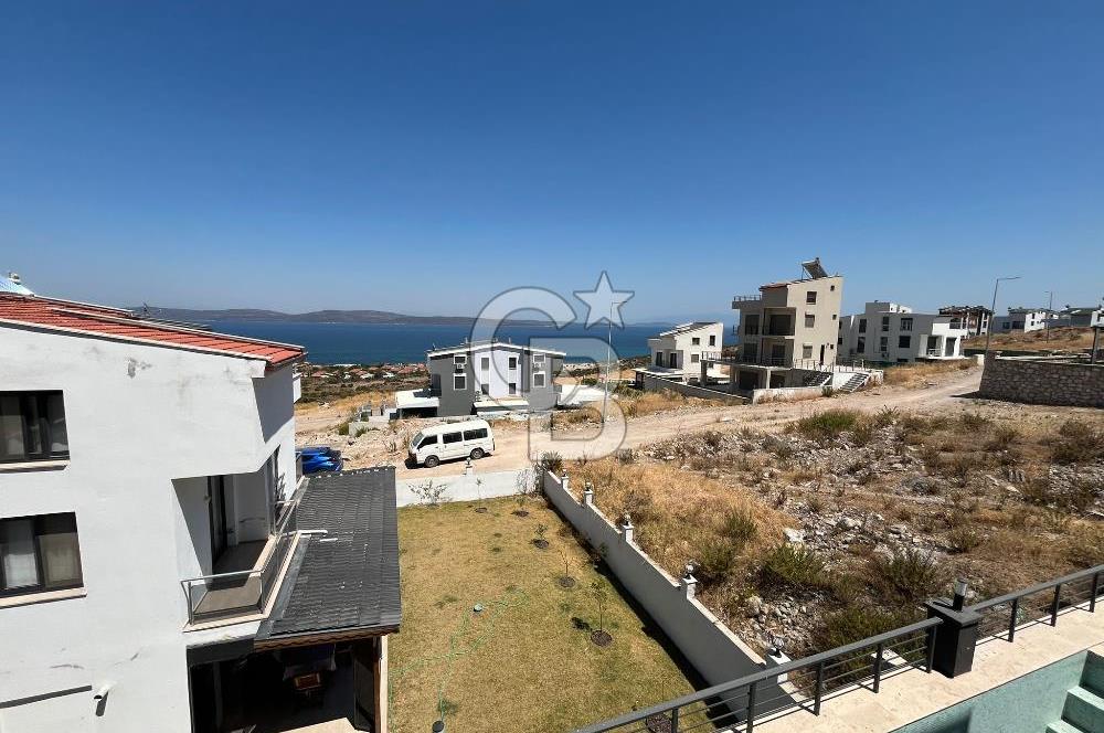 Karaburun Kamukent Sitesi 4+1 Eşyalı Kiralık Tripleks Villa