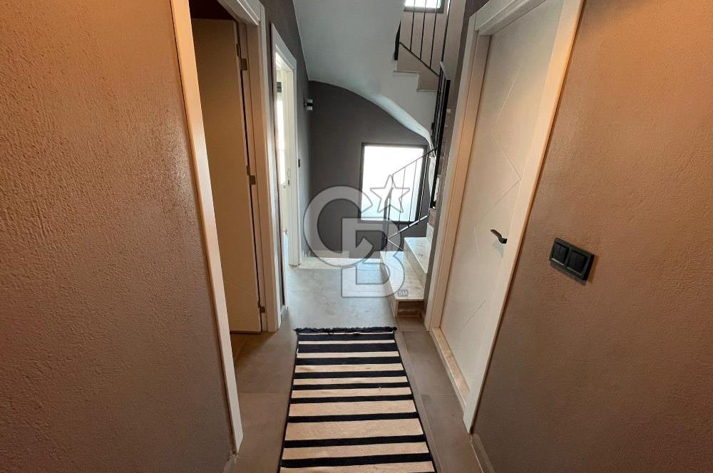 Karaburun Kamukent Sitesi 4+1 Eşyalı Kiralık Tripleks Villa