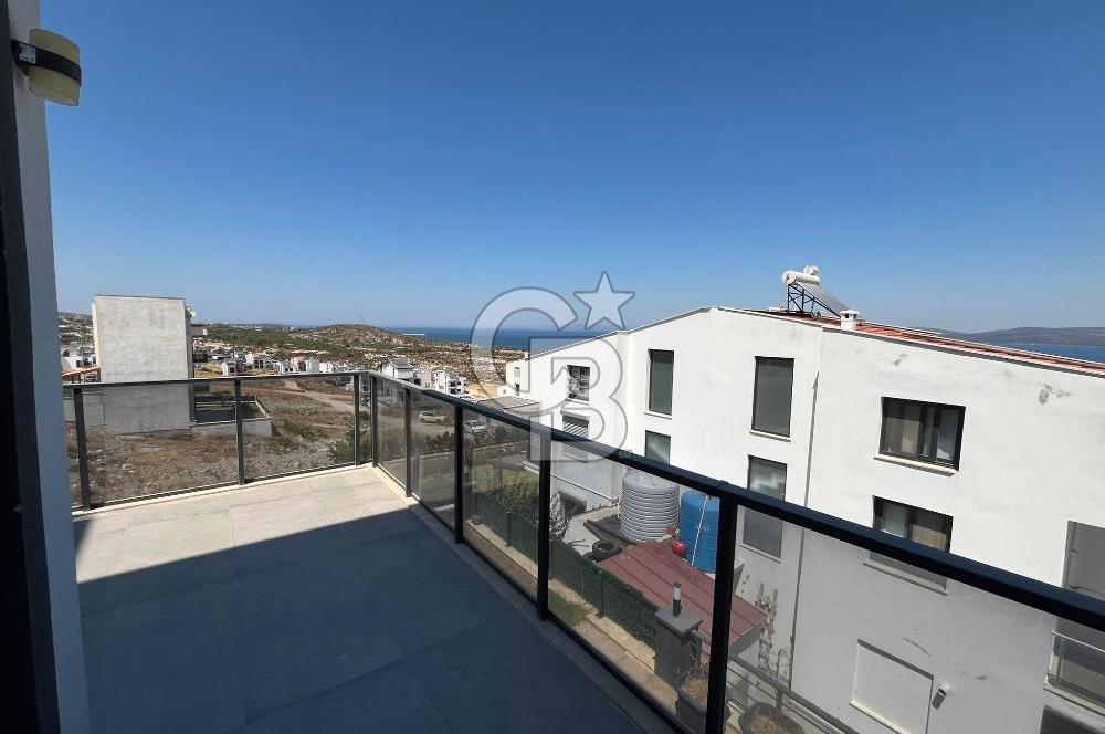 Karaburun Kamukent Sitesi 4+1 Eşyalı Kiralık Tripleks Villa