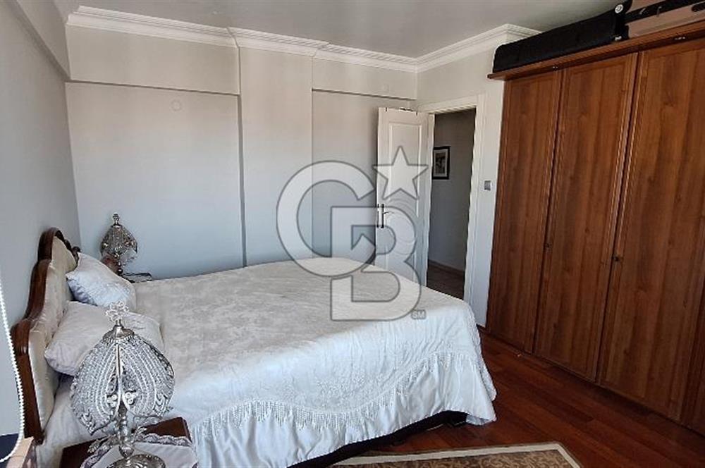 Çengelköy'de Sitede Kısmi Boğaz Manzaralı Teraslı Bakımlı Dubleks
