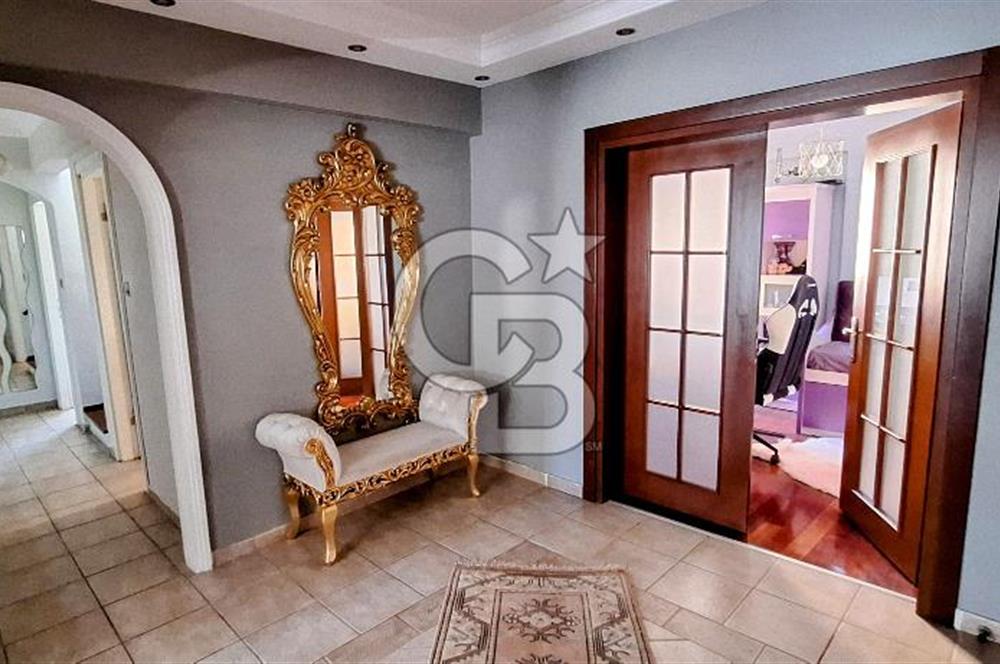 Çengelköy'de Sitede Kısmi Boğaz Manzaralı Teraslı Bakımlı Dubleks