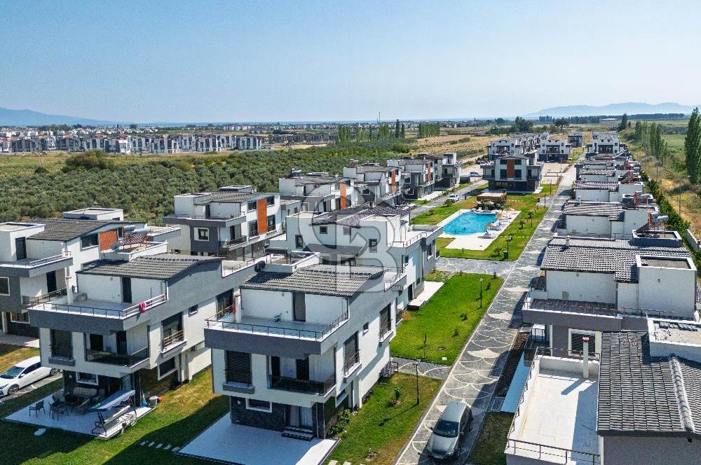 Dikili Salihler'de Holwest Projesinde Satılık Havuzlu 4+1 Villa