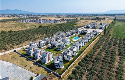 Dikili Salihler'de Holwest Projesinde Satılık Havuzlu 4+1 Villa