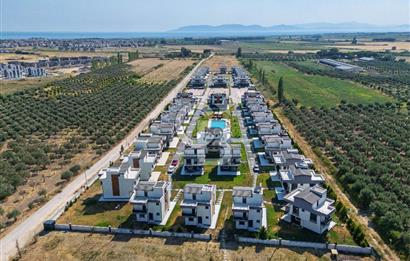 Dikili Salihler'de Holwest Projesinde Satılık Havuzlu 4+1 Villa
