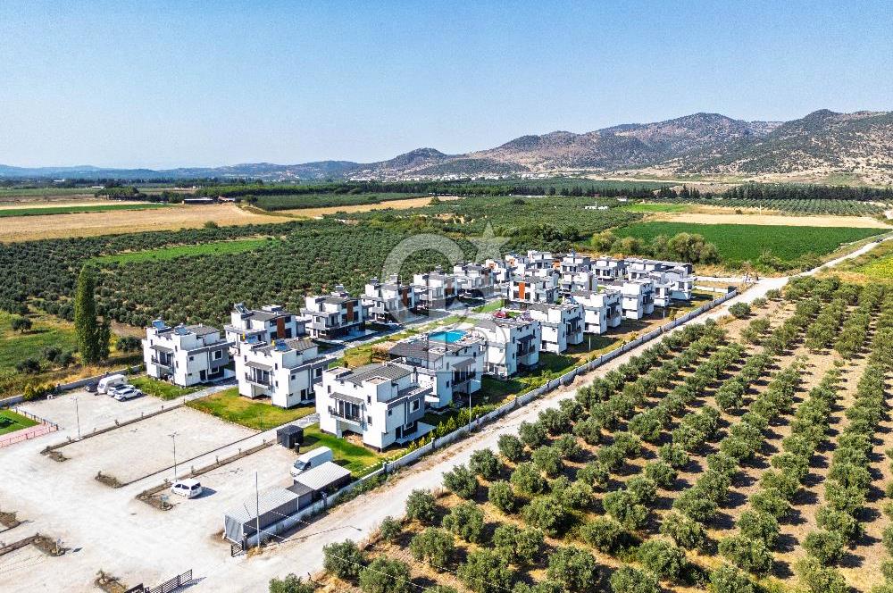 Dikili Salihler'de Holwest Projesinde Satılık Havuzlu 4+1 Villa