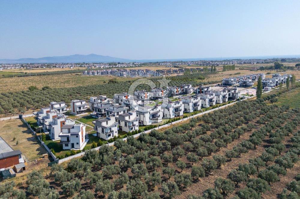 Dikili Salihler'de Holwest Projesinde Satılık Havuzlu 4+1 Villa