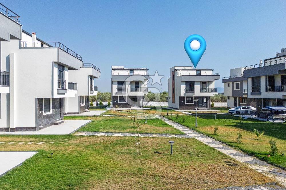 Dikili Salihler'de Holwest Projesinde Satılık Havuzlu 4+1 Villa