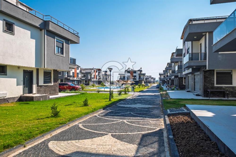 Dikili Salihler'de Holwest Projesinde Satılık Havuzlu 4+1 Villa